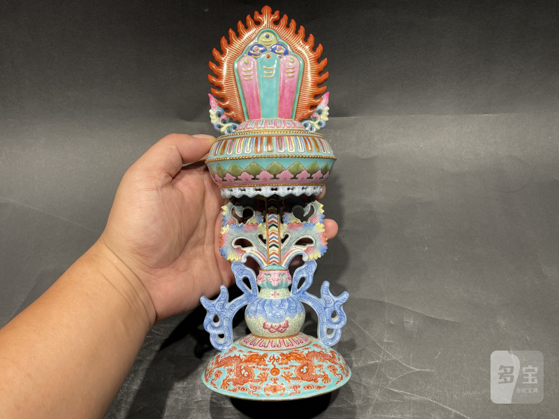 清乾隆 御制绿地洋彩描金八吉祥供器 - 图2